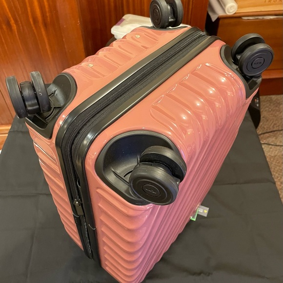 Tumi Blush Hardshell Luggage - Picture 7 of 16